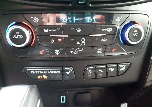 Ford Escape cena 77900 przebieg: 31654, rok produkcji 2019 z Słupsk małe 781